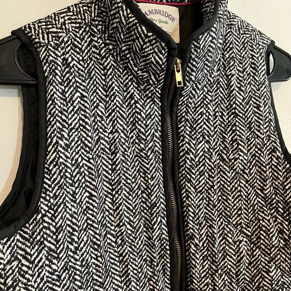 3/$20 Cambridge Dry Goods Black/White Puffer Vest Small - Picture 3 of 10